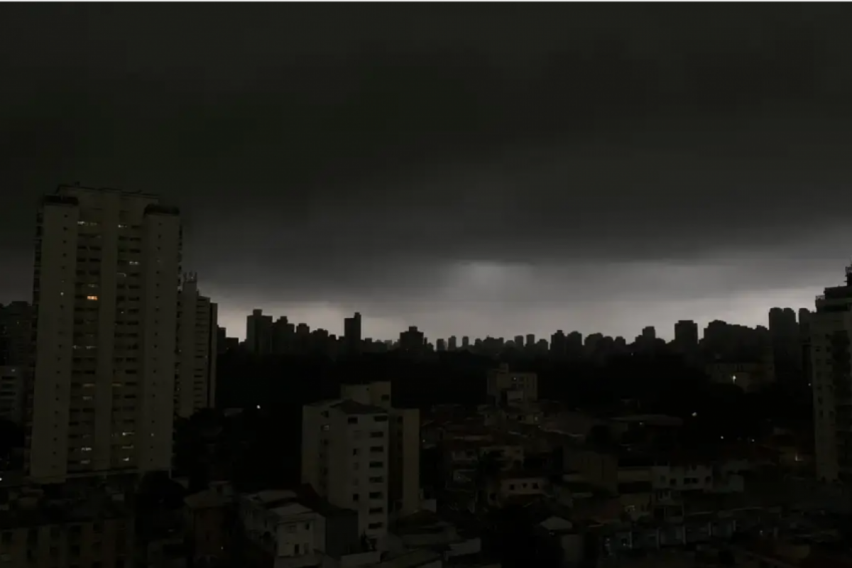 SP, PR e MS recebem alerta para risco de tornado nesta 5ª