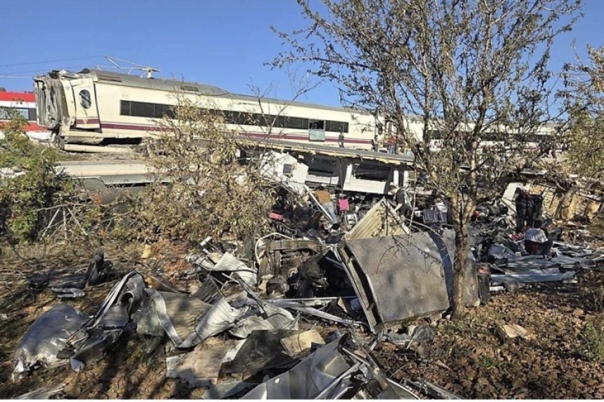 Acidente de trem mata e fere dezenas de vítimas