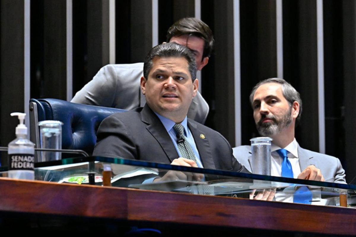 Alcolumbre adia votação da PEC da Segurança após racha no PT