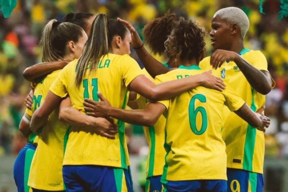 Brasil cede empate à Argentina e não aproveita expulsão de rival