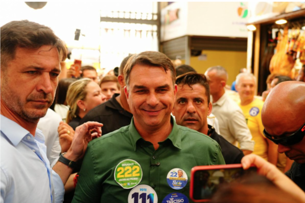 Campanha de Flávio avalia ir a Aparecida no 12 de outubro