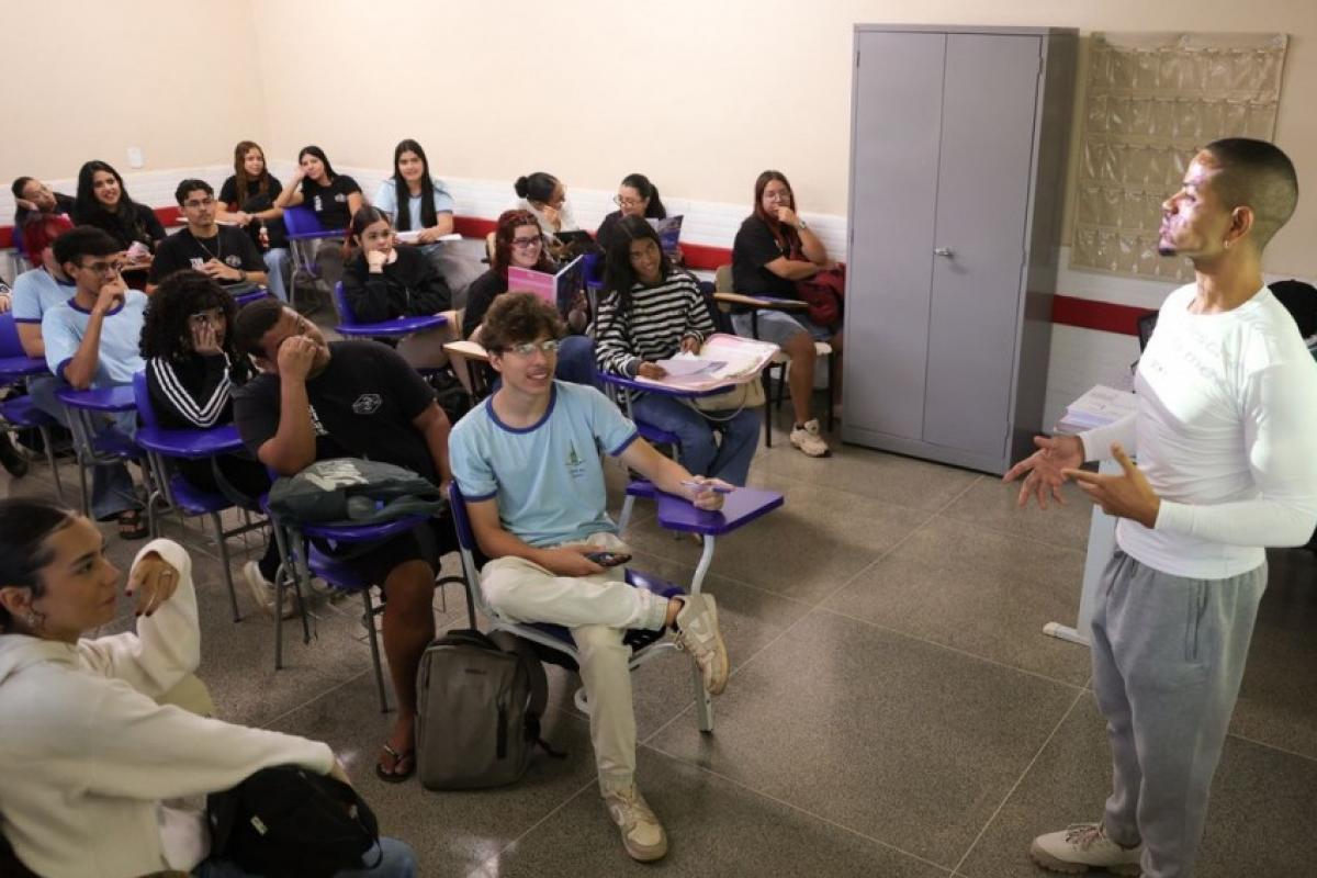 Candidatos do Enem 2026 devem escolher idioma até domingo