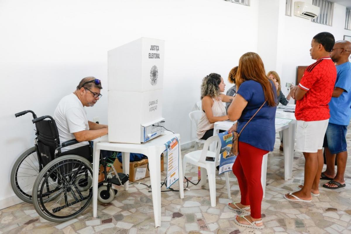 Eleitor com dificuldade de locomoção pode pedir transporte