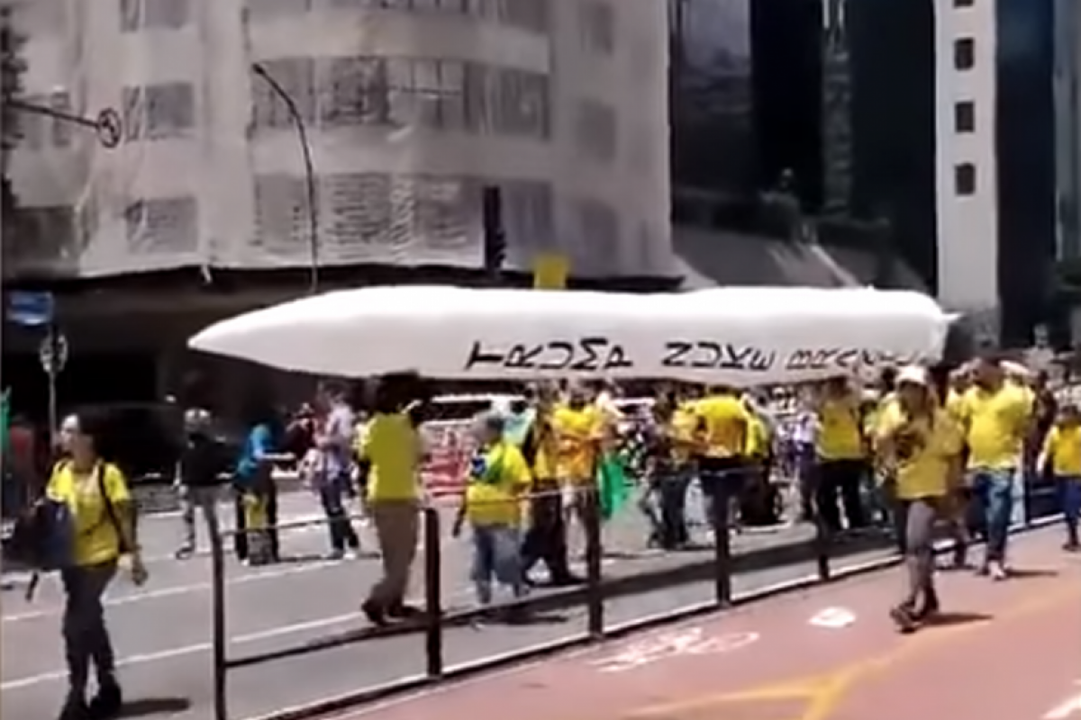 Fãs de Flávio pedem ataque nuclear de Trump ao Brasil; VÍDEO