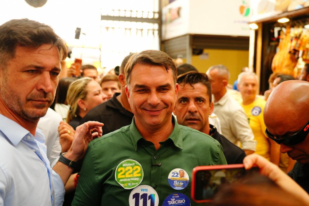Flávio Bolsonaro busca Republicanos para ampliar onda de apoios