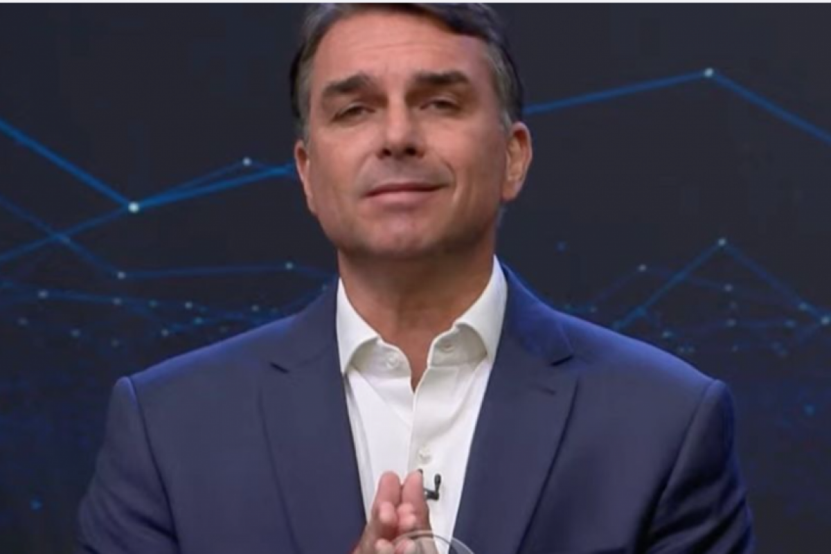 Flávio fala sobre pandemia no governo Bolsonaro