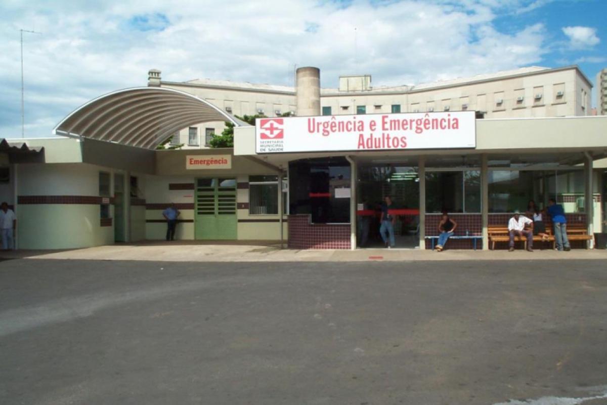 Homem é perseguido e esfaqueado em frente a condomínio em Bauru