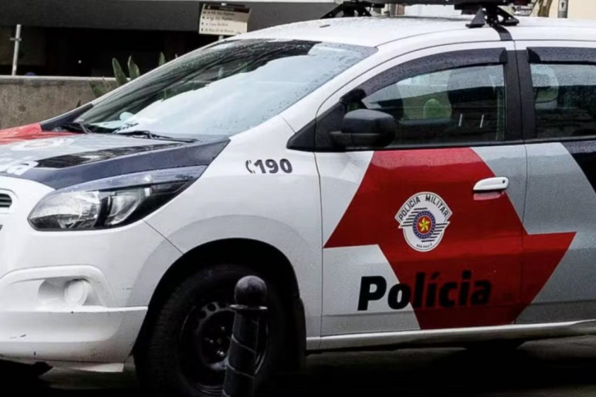 Homem em surto morre após ser contido e algemado por PMs