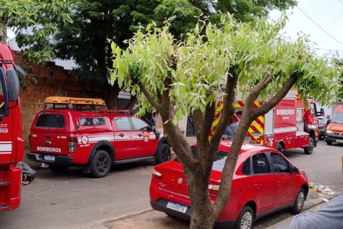 Incêndio atinge casa no Parque Jaraguá em Bauru