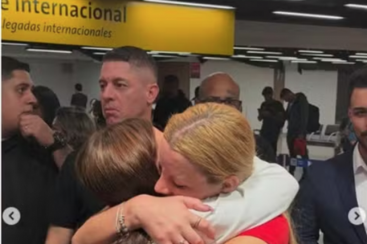 Influenciadoras trans retornam ao Brasil após prisão no Egito