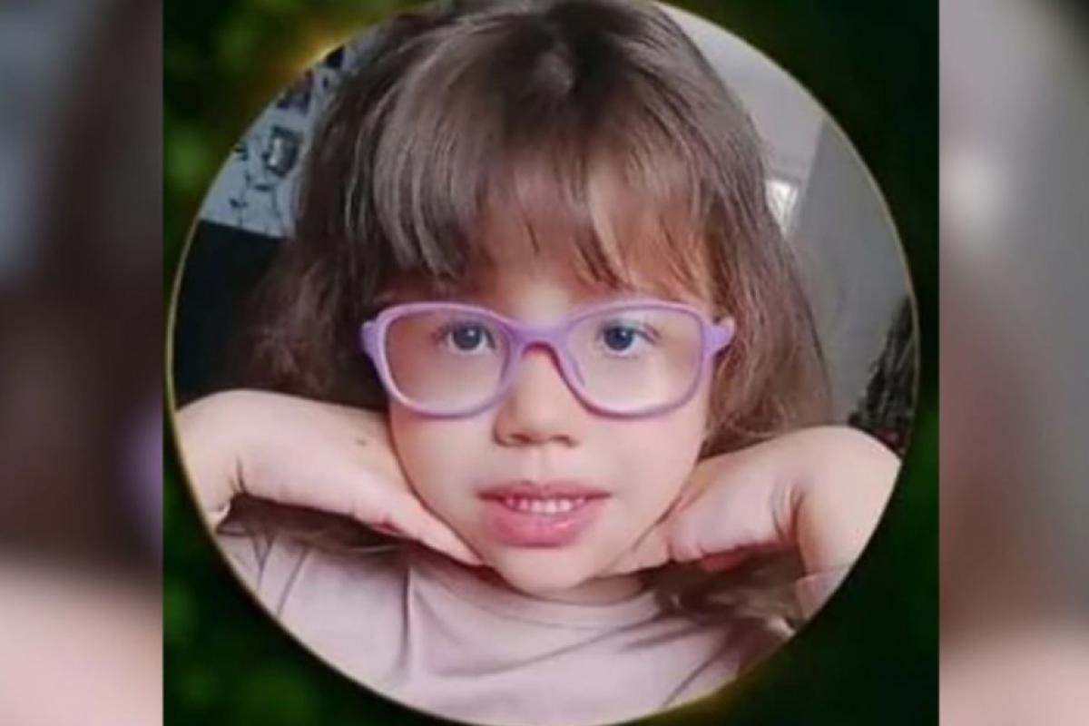 Menina de 3 anos morre em festa após ser atingida por trave