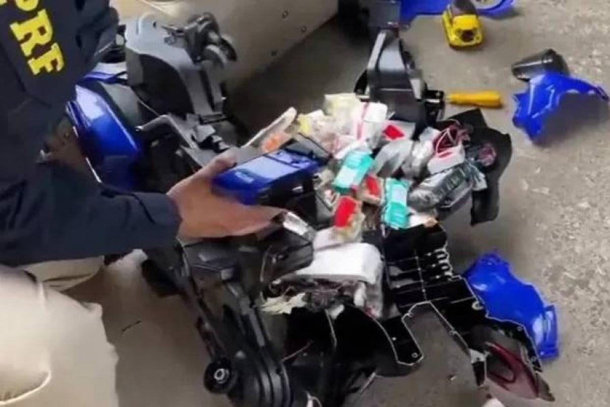 PRF encontra remédios para emagrecimento dentro de moto infantil