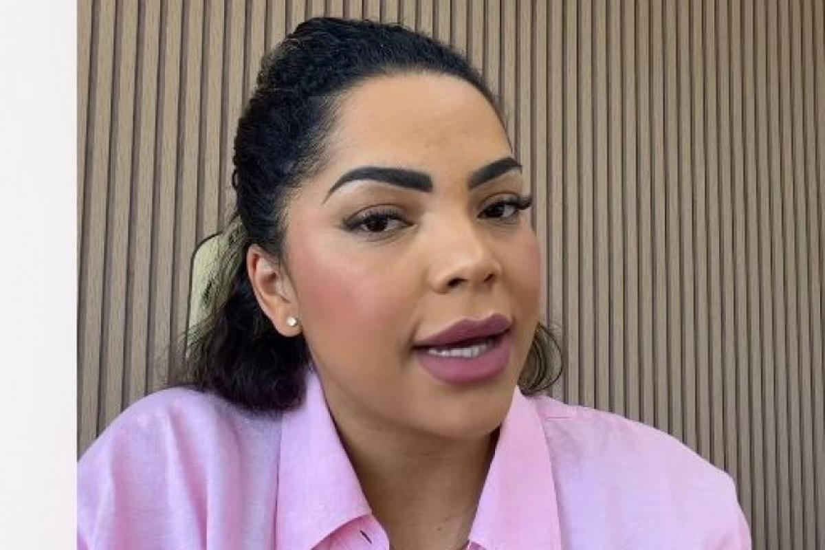 Suéllen Rosim vai à rede social e afirma que seguirá trabalhando