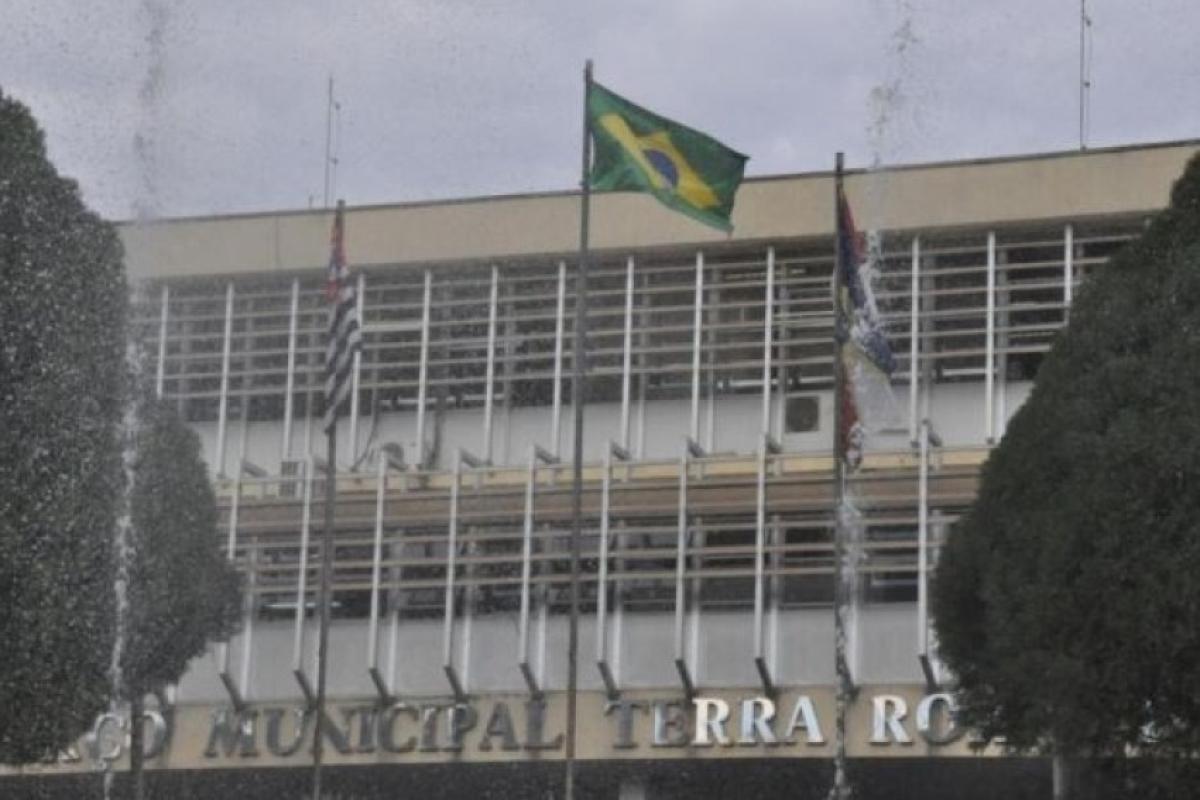 TCE aponta irregularidade em licitação de R$ 2,6 mi para varrição