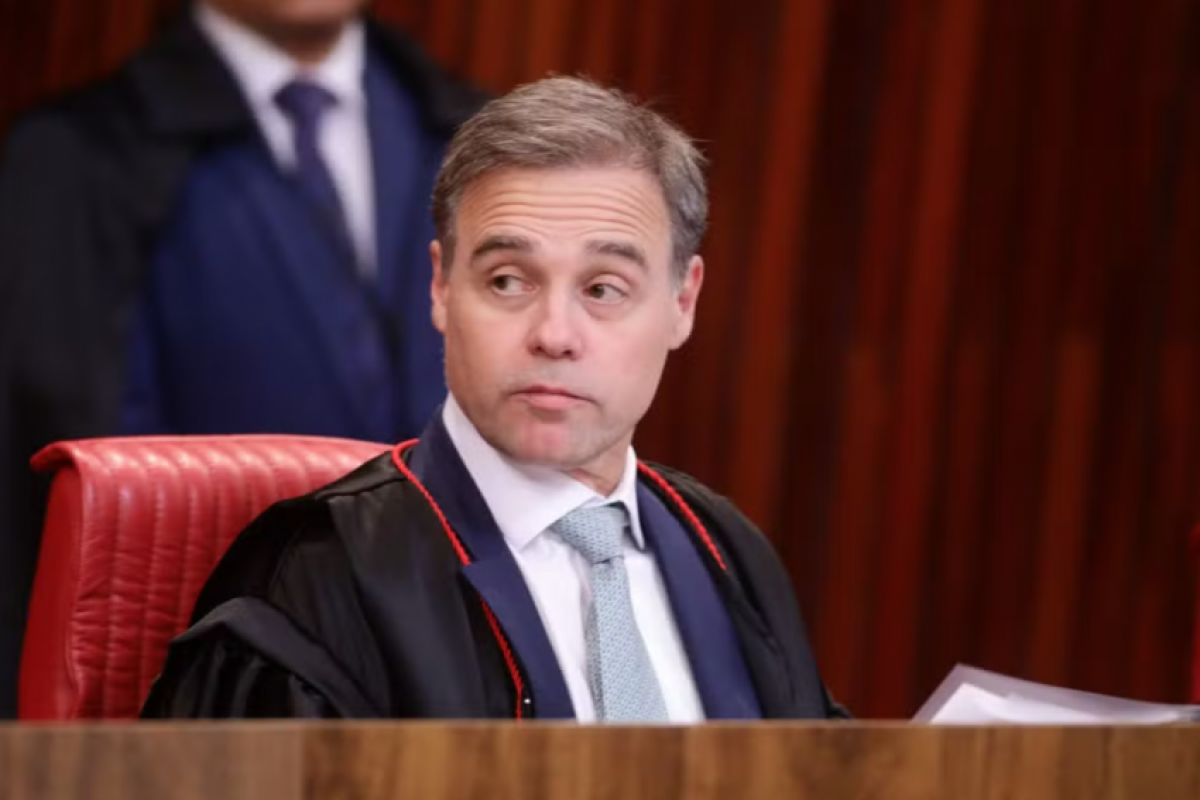 TSE mantém remoção de posts envolvendo Flávio e N. Sra Aparecida